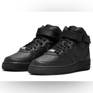 Kids Air Force 1 Mid Le 
Kids size 6